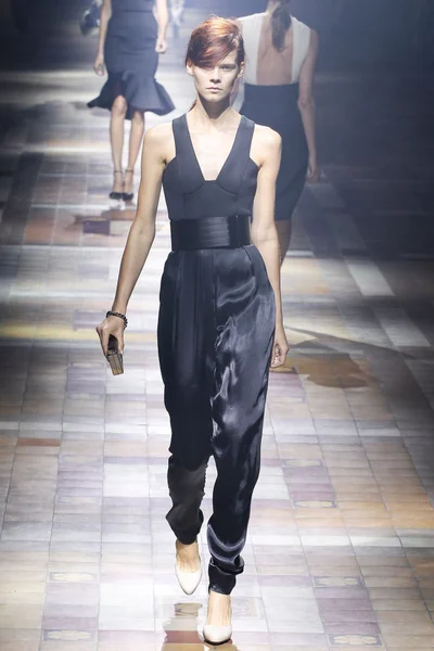 Look 25